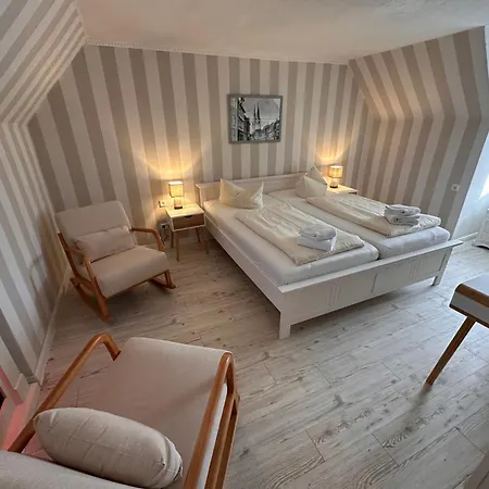 Zur Goldenen Sonne Lejlighedshotel 3*