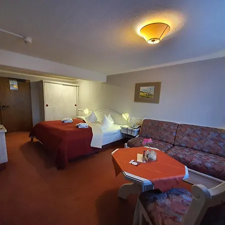 Zur Goldenen Sonne Bed & Breakfast 3*