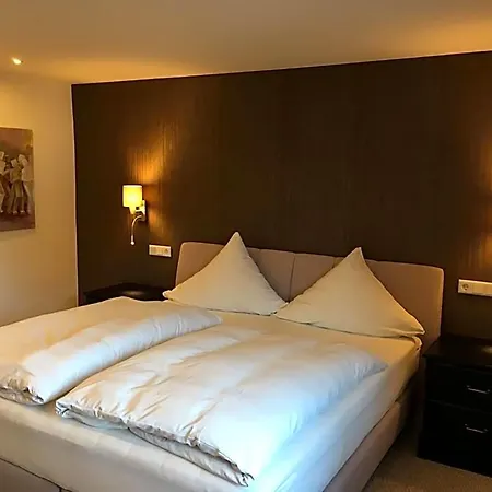 Zur Goldenen Sonne Bed & Breakfast 3*