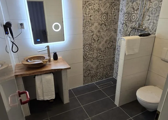 Zur Goldenen Sonne 住宿加早餐酒店