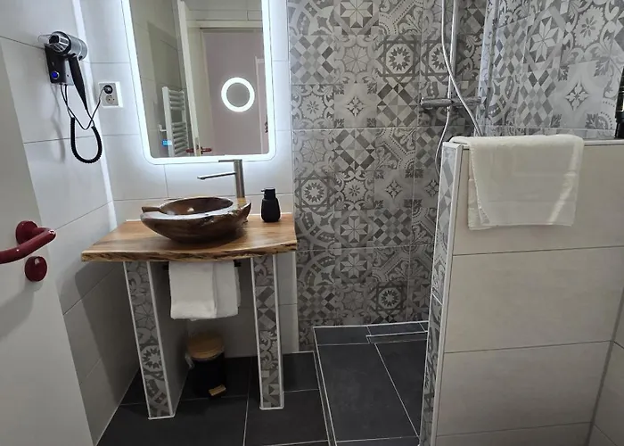 住宿加早餐酒店 Zur Goldenen Sonne